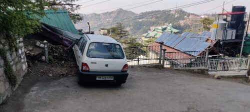 रेज रफ्तार गाड़ी ने ब्यक्ति को कुचला
