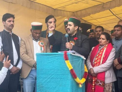 हिमाचल प्रदेश सरकार में लोक निर्माण मंत्री विक्रमादित्य सिंह
