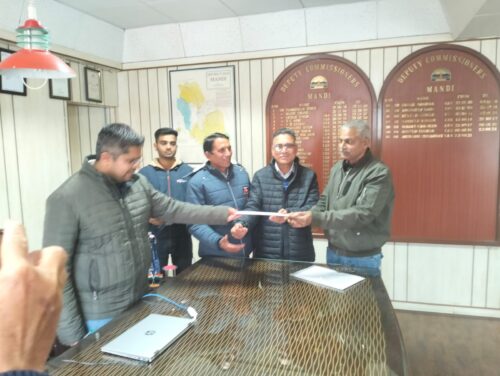 भू अर्जन एवं ज़िलाधीश मंडी के माध्यम से मुख्यमंत्री , हिमाचल प्रदेश को एक मांग पत्र सोंपा