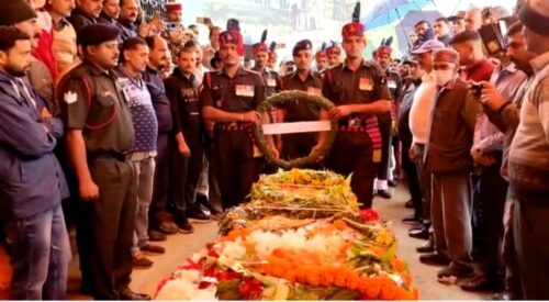 शहीद सन्दीप को लोगो ने दी अश्रुपूर्ण विदाई