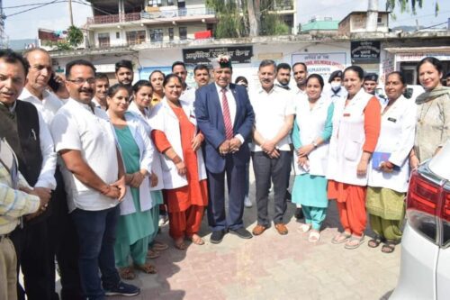 मंत्री डॉ धनीराम शांडिल्य ने किया घुमारवीं अस्पताल का किया निरीक्षण