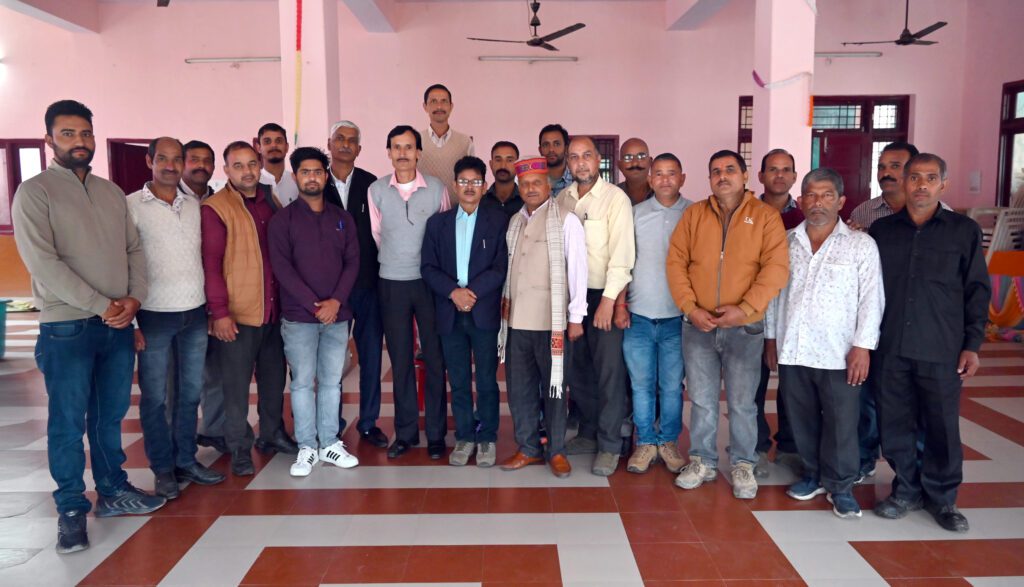 बिजली बोर्ड के तकनीकी कर्मचारी दबाव में कर रहे हैं काम