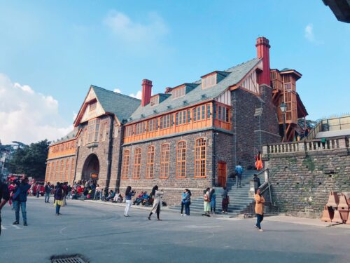 शिमला शहर में स्ट्रीट लाइट का रख रखाव नही कर रही कंपनी