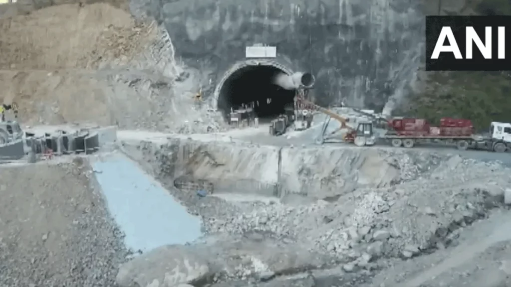 Uttarkashi Tunnel Rescue टनल में अब भी फंसे हैं.webp.webp