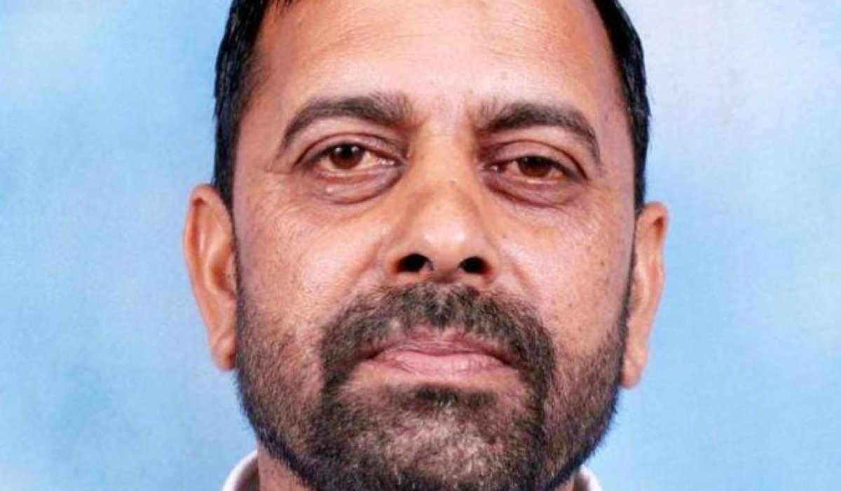 आग से बेघर हुए परिवारों की मदद के लिए पूर्व जिला परिषद सदस्य और वरिष्ठ कांग्रेस नेता सुभाष धतवालिया आगे आए।
