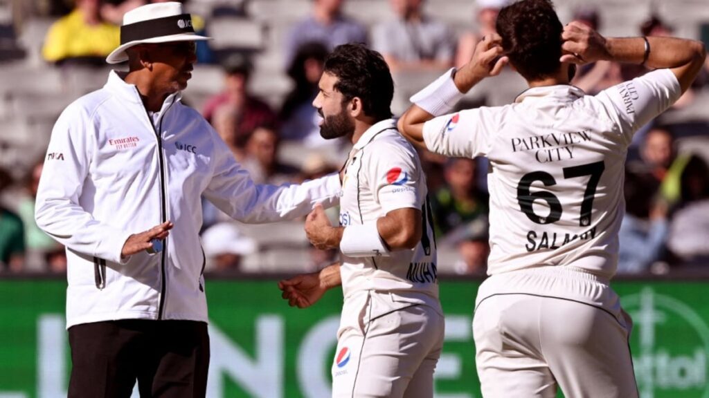 ऑस्ट्रेलिया बनाम पाकिस्तान, दूसरा टेस्ट: मोहम्मद रिज़वान ने "कंगन" के कारण अपना विकेट खो दिया |  क्रिकेट खबर