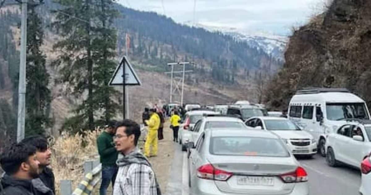 छुट्टियों में मनाली जाना किसी सिरदर्द से कम नहीं, 40 किमी की दूरी तय करने में लगे 9 घंटे